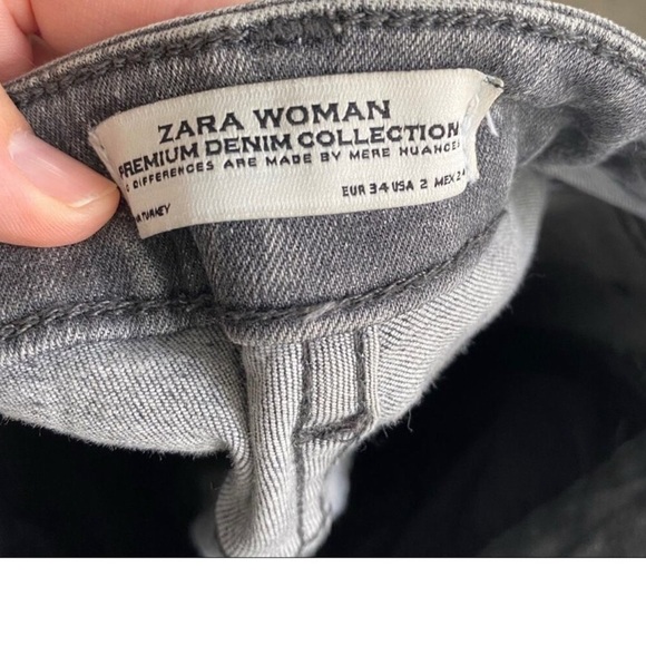 Zara Women skinny jeans with zippers and raw hem. Size 2 - Picture 4 of 4